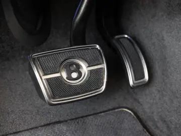 Bentley Bentayga EWB Mulliner von BENTLEY
