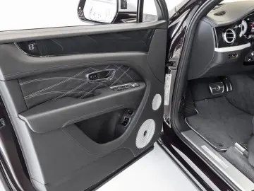 Bentley Bentayga EWB Mulliner von BENTLEY