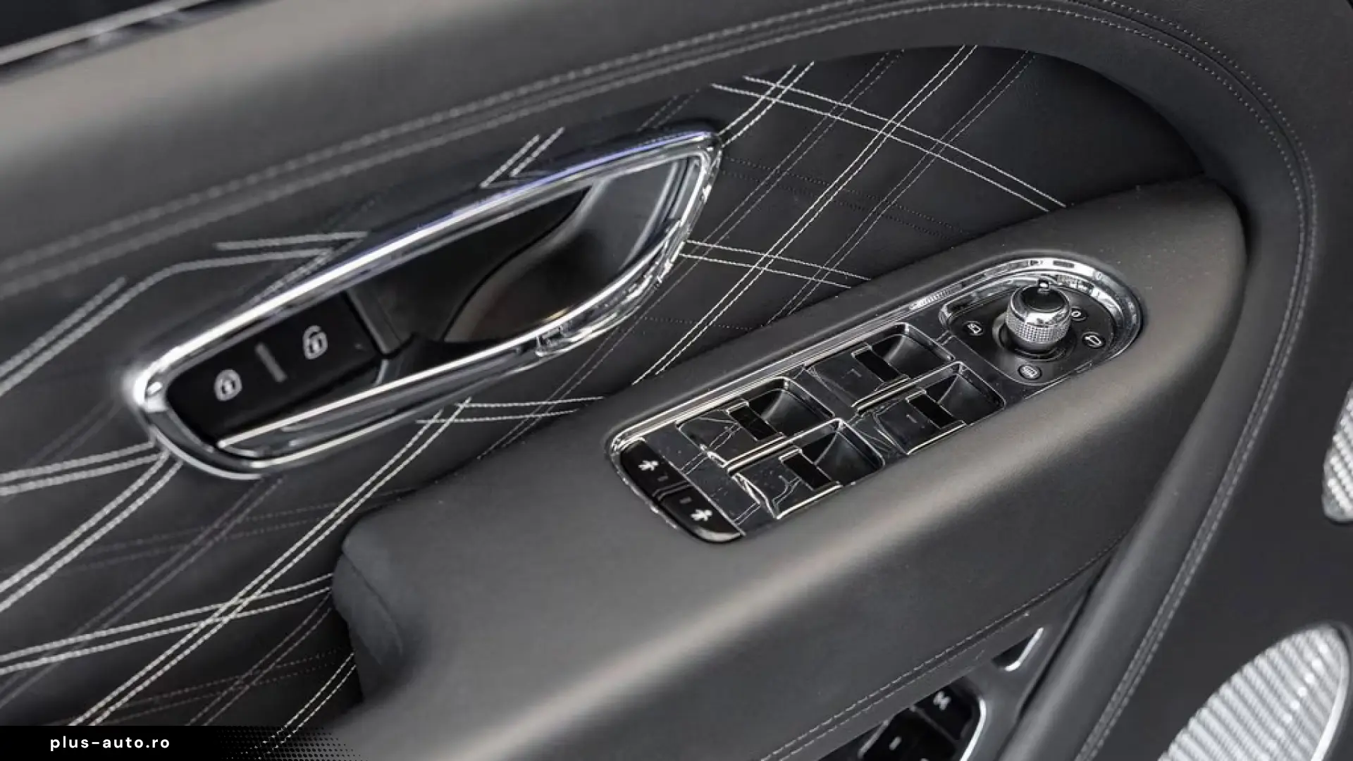 Bentley Bentayga EWB Mulliner von BENTLEY
