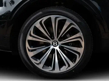 Bentley Bentayga V8 EWB Azure V8  AirlineSeatSpec