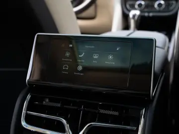 Bentley Bentayga V8 EWB Azure V8  AirlineSeatSpec