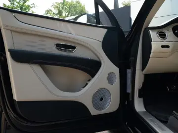 Bentley Bentayga V8 EWB Azure V8  AirlineSeatSpec