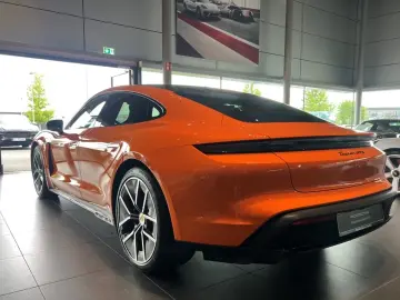 Porsche Taycan GTS Pastel Orange Soft-Close