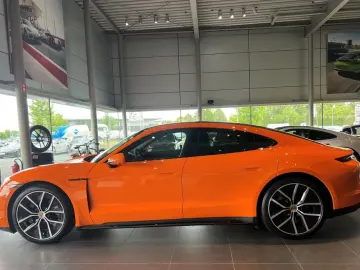 Porsche Taycan GTS Pastel Orange Soft-Close