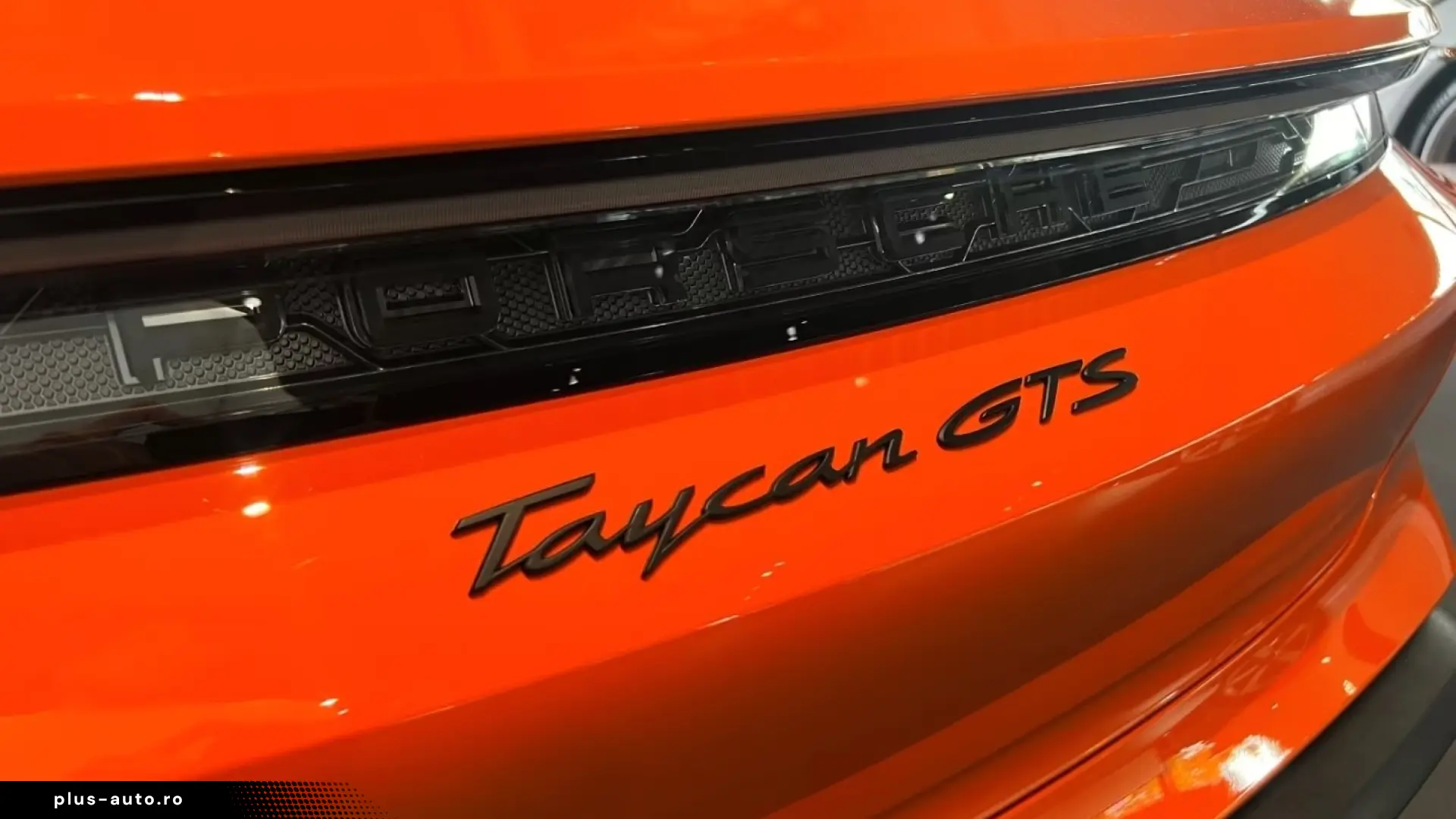 Porsche Taycan GTS Pastel Orange Soft-Close