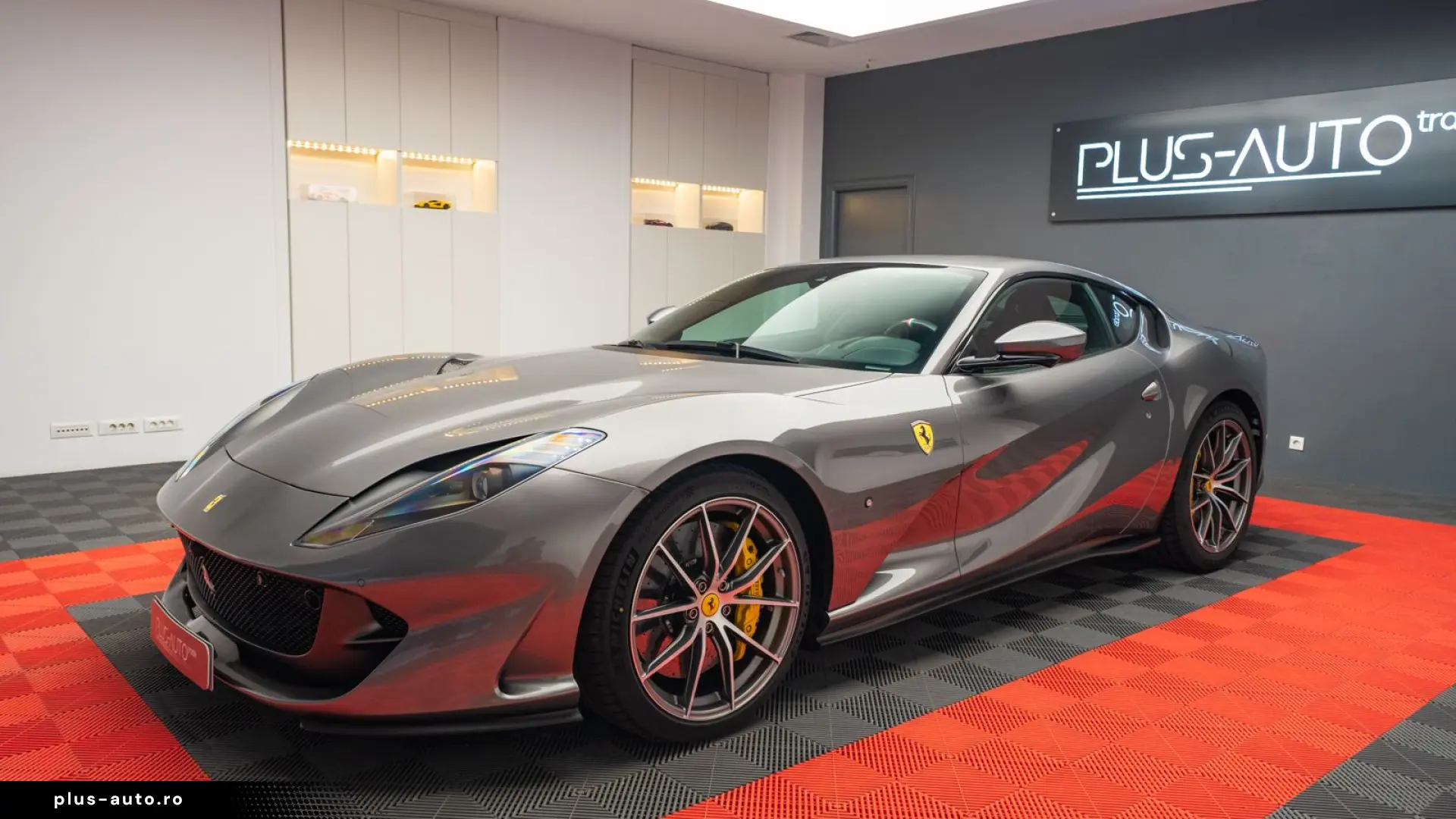 Ferrari 812 6.5 V12 Superfast DCT F1