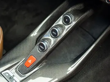 Ferrari 812 6.5 V12 Superfast DCT F1