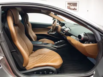 Ferrari 812 6.5 V12 Superfast DCT F1