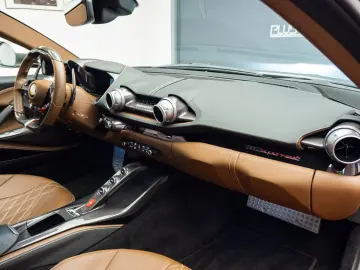 Ferrari 812 6.5 V12 Superfast DCT F1