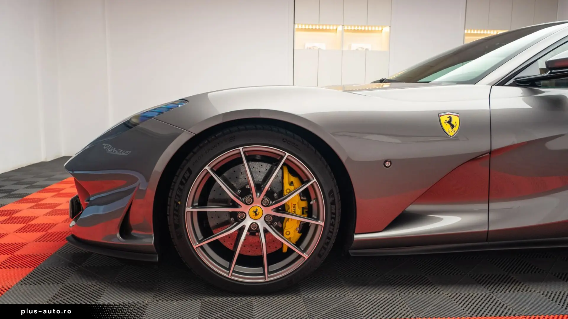 Ferrari 812 6.5 V12 Superfast DCT F1