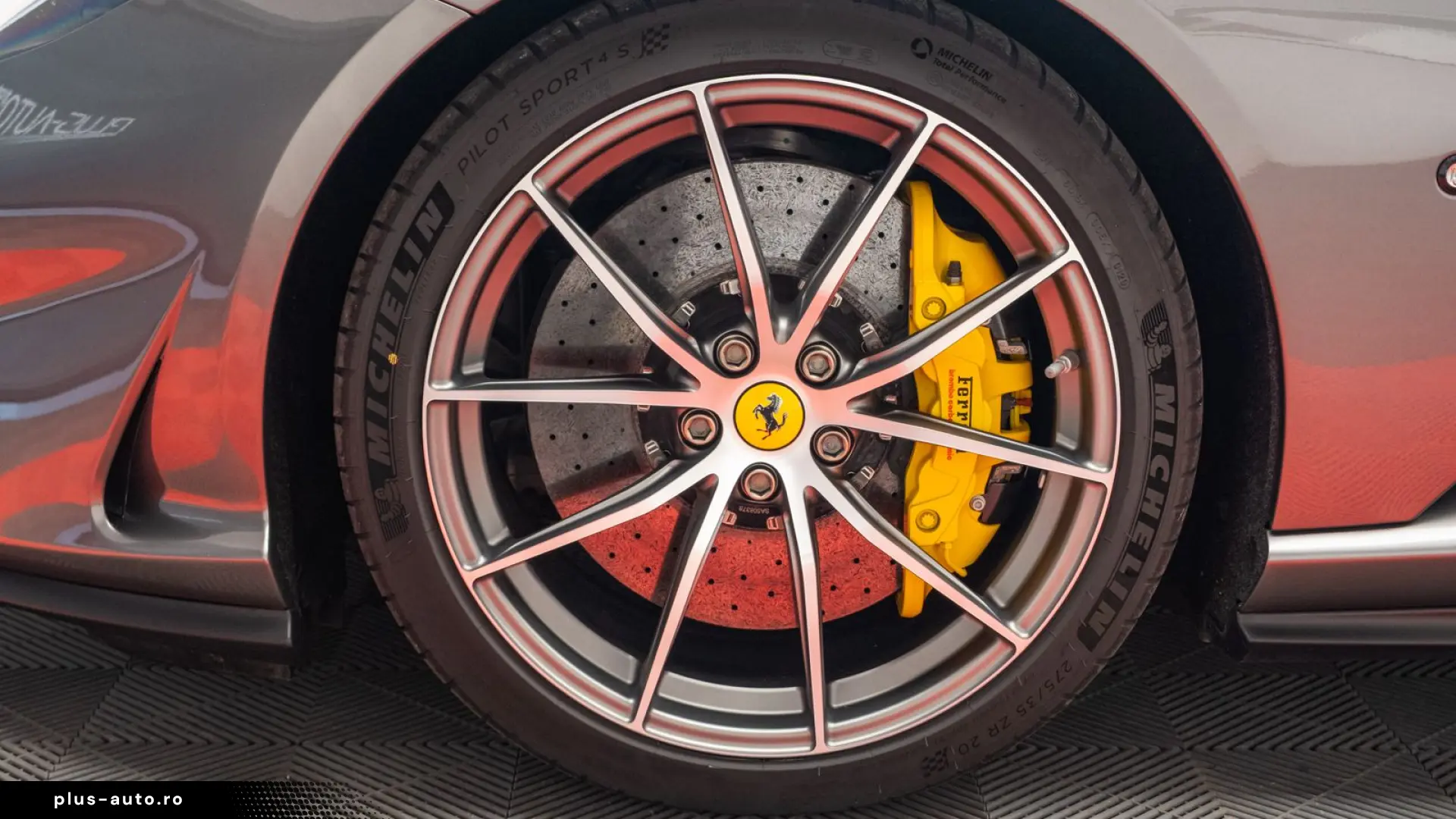 Ferrari 812 6.5 V12 Superfast DCT F1