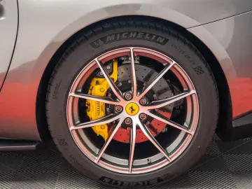 Ferrari 812 6.5 V12 Superfast DCT F1