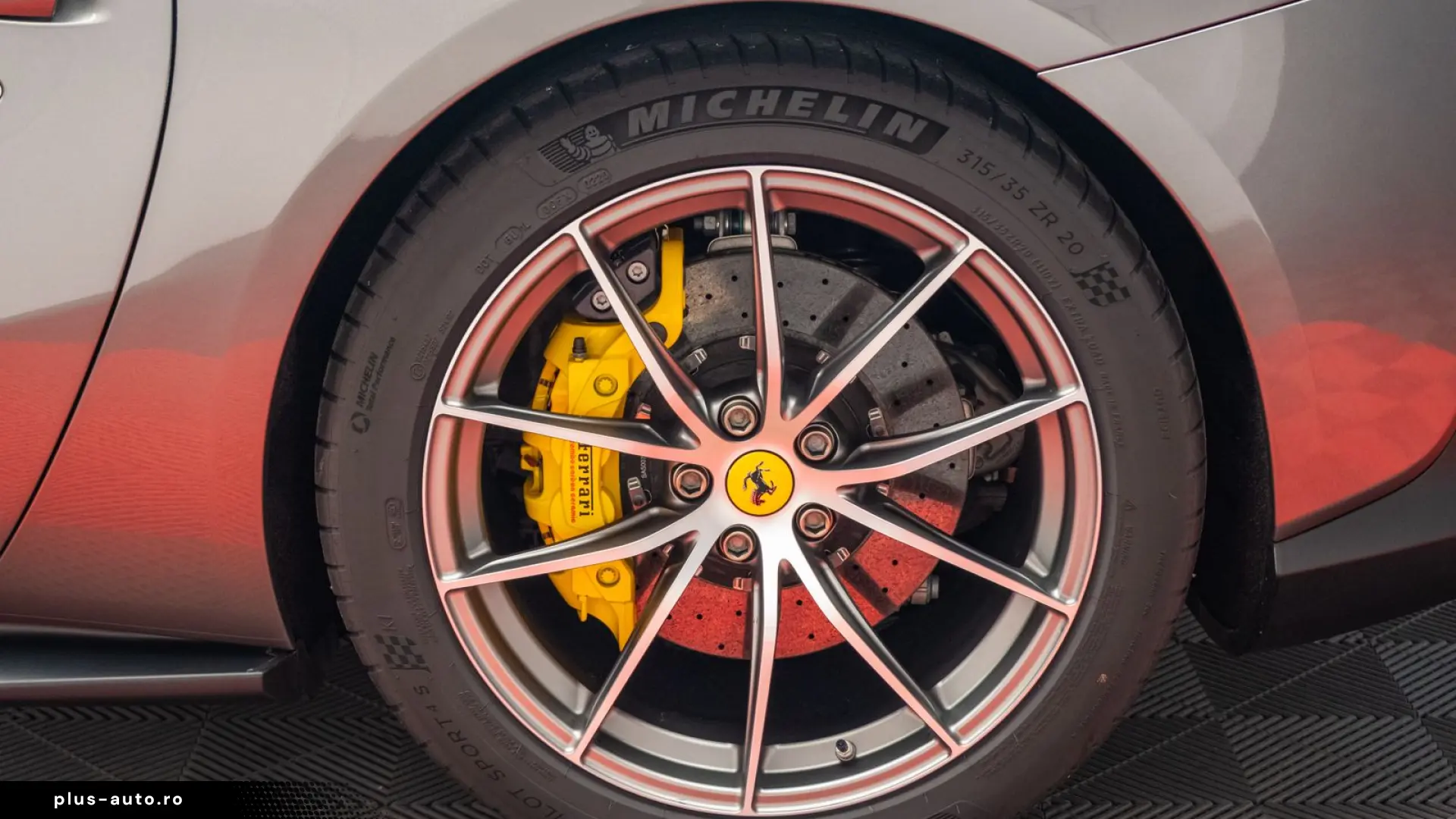 Ferrari 812 6.5 V12 Superfast DCT F1
