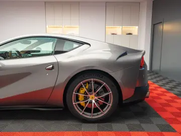 Ferrari 812 6.5 V12 Superfast DCT F1