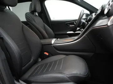MERCEDES-BENZ GLC 300 4Matic 9G-T AMG Leder HUD Dist…