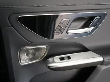 MERCEDES-BENZ GLC 300 4Matic 9G-T AMG Leder HUD Dist…
