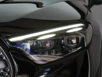 MERCEDES-BENZ GLC 300 4Matic 9G-T AMG Leder HUD Dist…