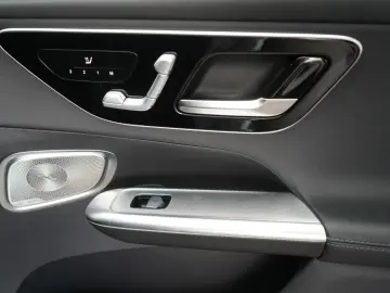 MERCEDES-BENZ GLC 300 4Matic 9G-T AMG Leder HUD Dist…
