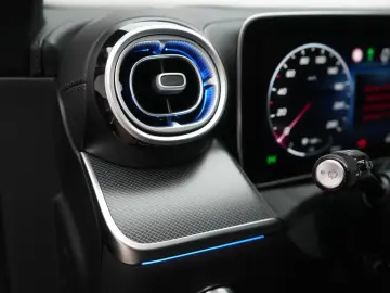 MERCEDES-BENZ GLC 300 4Matic 9G-T AMG Leder HUD Dist…