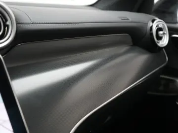MERCEDES-BENZ GLC 300 4Matic 9G-T AMG Leder HUD Dist…