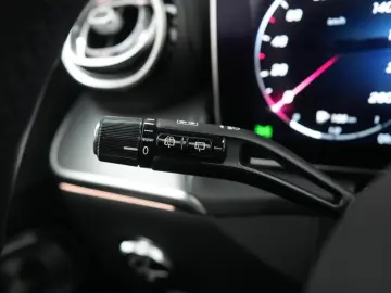 MERCEDES-BENZ GLC 300 4Matic 9G-T AMG Leder HUD Dist…