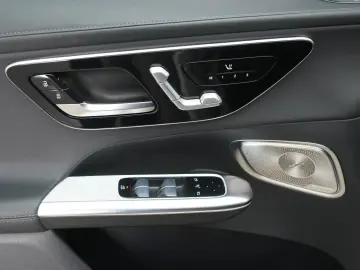 MERCEDES-BENZ GLC 300 4Matic 9G-T AMG Leder HUD Dist…