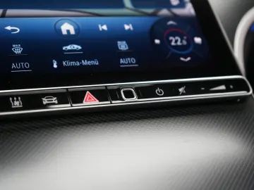 MERCEDES-BENZ GLC 300 4Matic 9G-T AMG Leder HUD Dist…