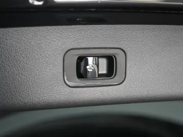 MERCEDES-BENZ GLC 300 4Matic 9G-T AMG Leder HUD Dist…