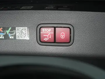 MERCEDES-BENZ GLC 300 4Matic 9G-T AMG Leder HUD Dist…