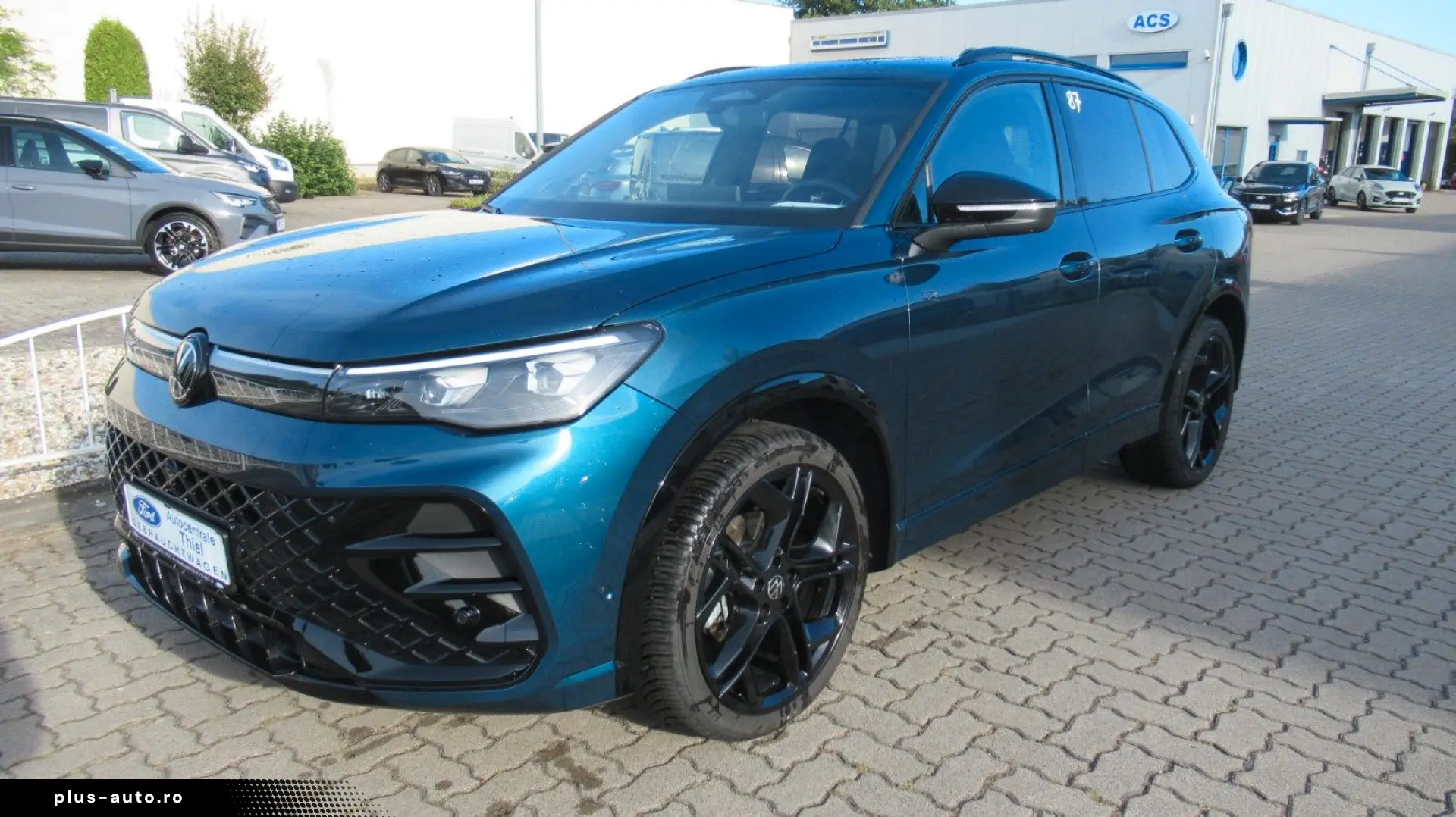 VW Tiguan R-Line Panorama 20`` H&K IQ-Light Black