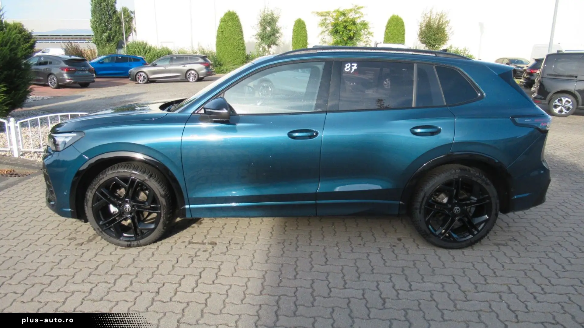 VW Tiguan R-Line Panorama 20`` H&K IQ-Light Black