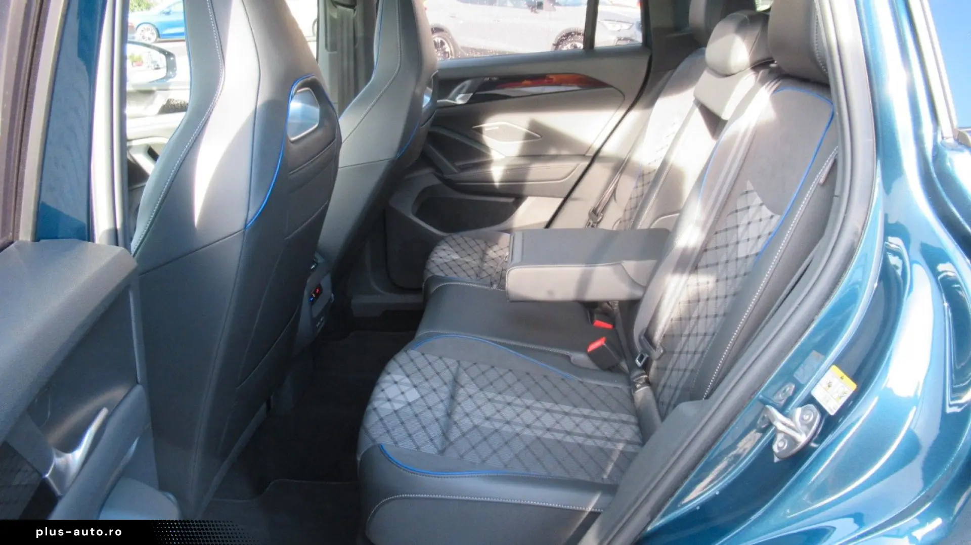 VW Tiguan R-Line Panorama 20`` H&K IQ-Light Black