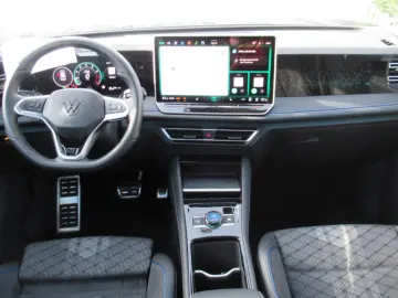 VW Tiguan R-Line Panorama 20`` H&K IQ-Light Black