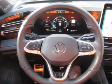 VW Tiguan R-Line Panorama 20`` H&K IQ-Light Black