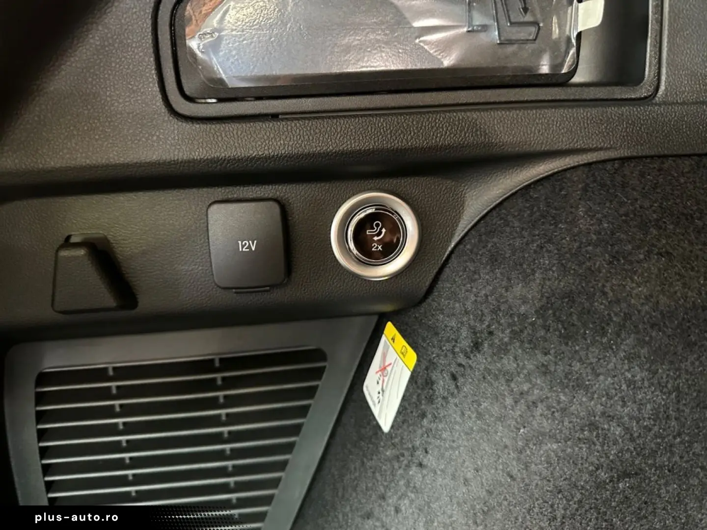FORD Kuga 2024 — imagine 21