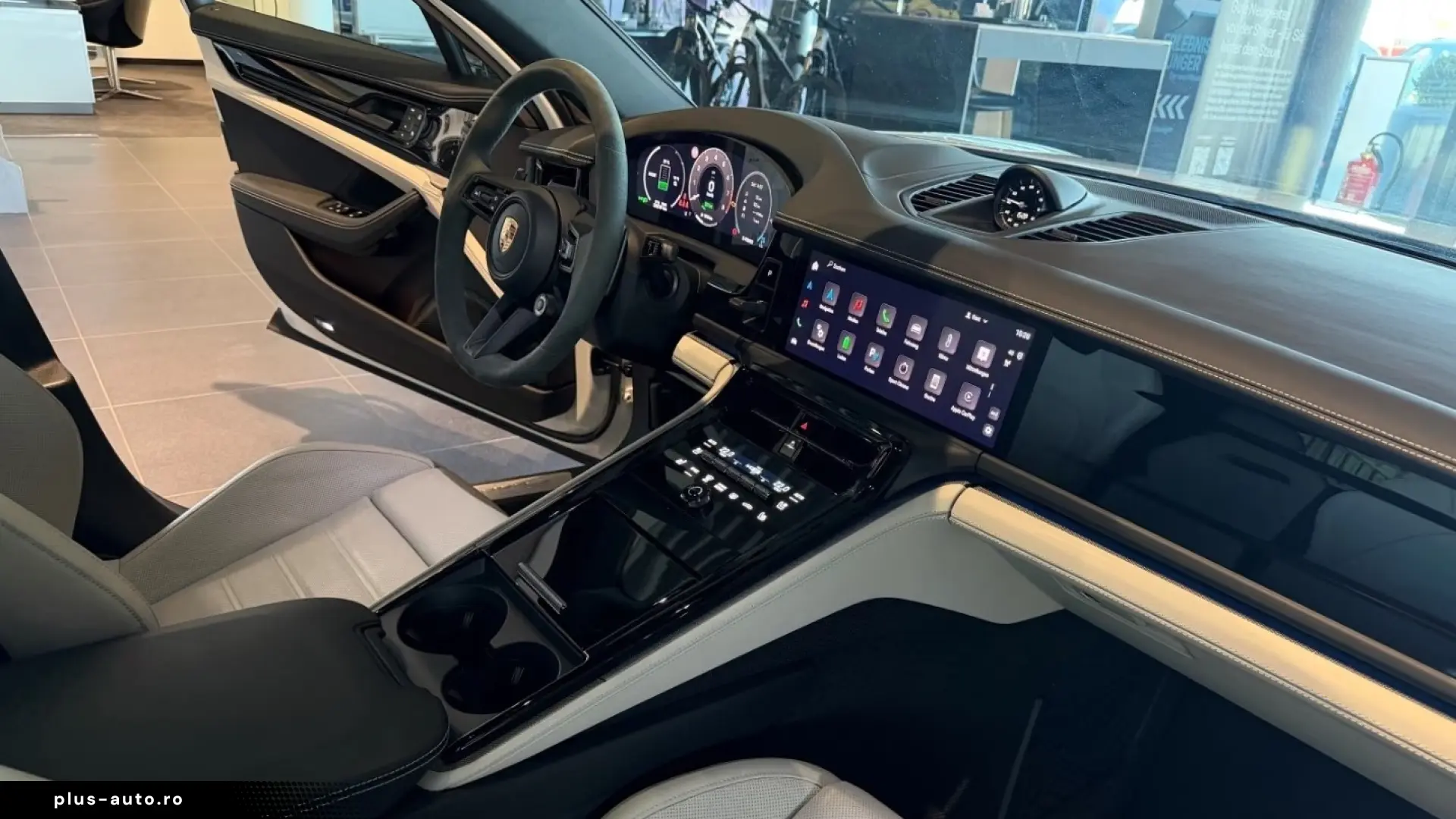 Porsche Panamera 4S E-Hybrid HA steering Head-Up