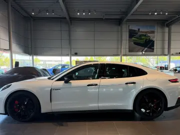 Porsche Panamera 4S E-Hybrid HA steering Head-Up