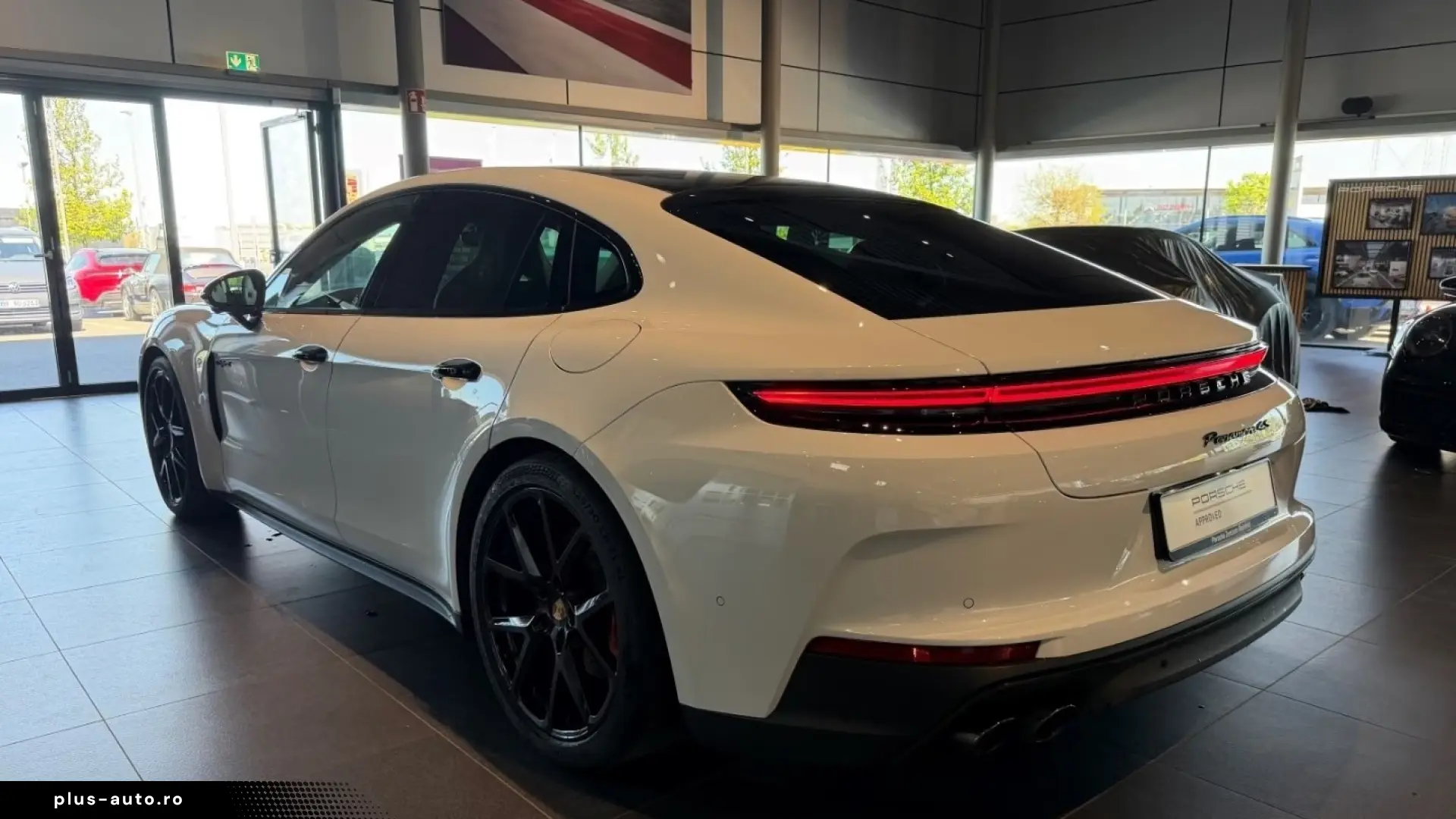 Porsche Panamera 4S E-Hybrid HA steering Head-Up