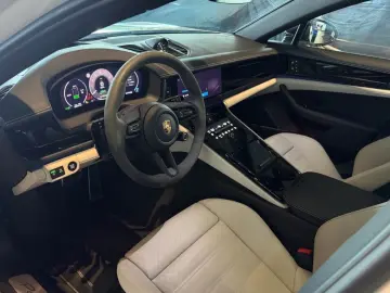 Porsche Panamera 4S E-Hybrid HA steering Head-Up