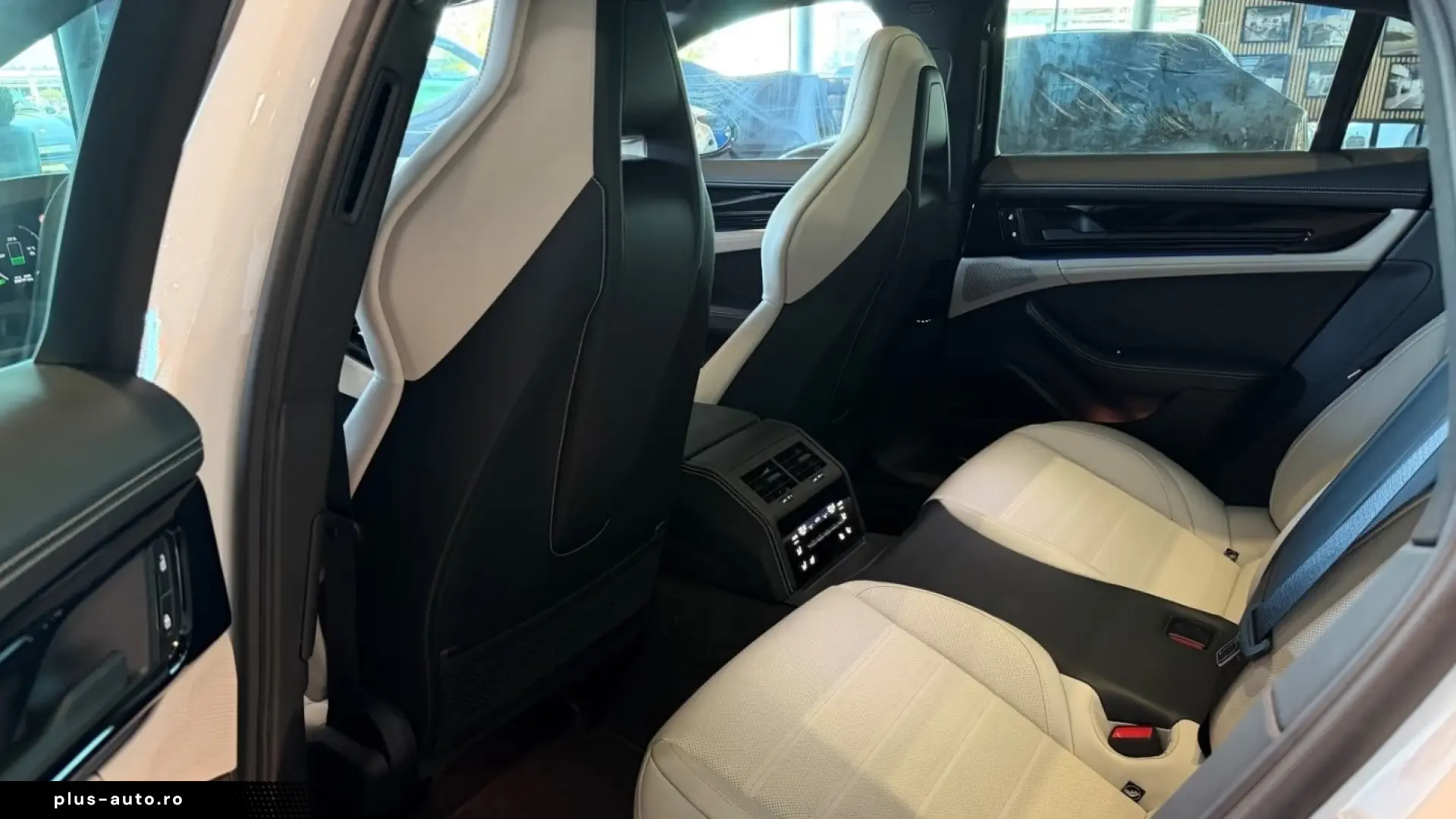 Porsche Panamera 4S E-Hybrid HA steering Head-Up