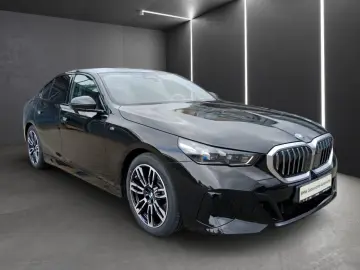 BMW 520d Limousine M SPORTPAKET ICONIC GLOW LIVE COC