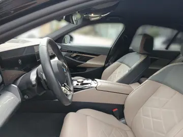BMW 520d Limousine M SPORTPAKET ICONIC GLOW LIVE COC