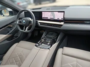 BMW 520d Limousine M SPORTPAKET ICONIC GLOW LIVE COC