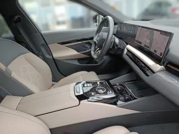 BMW 520d Limousine M SPORTPAKET ICONIC GLOW LIVE COC