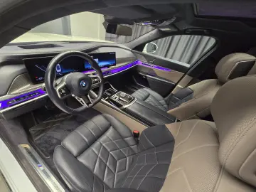 BMW 750 e M Pachet