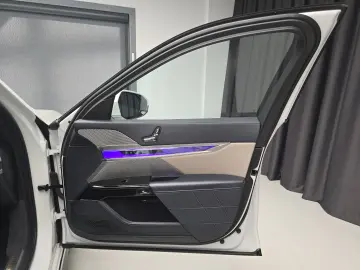BMW 750 e M Pachet