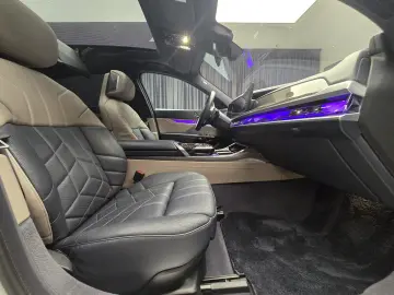BMW 750 e M Pachet