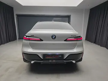 BMW 750 e M Pachet