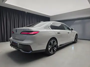 BMW 750 e M Pachet
