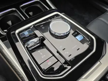 BMW 750 e M Pachet